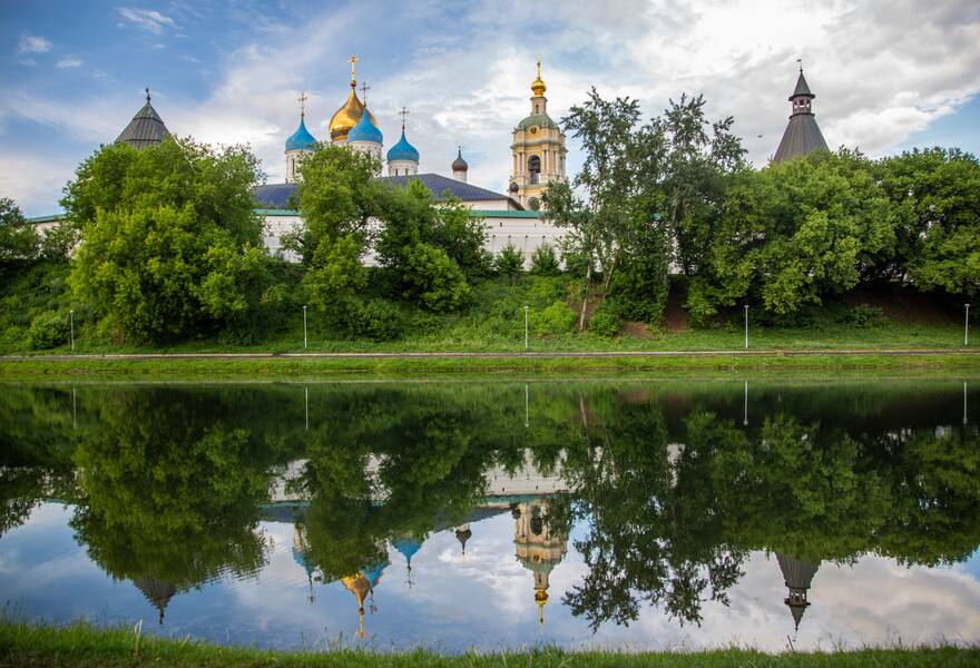 Вид на монастырь